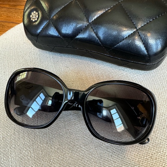 Chanel Camellia Sunglasses Black with White Flowers + Quilted Chanel Case - Picture 4 of 12